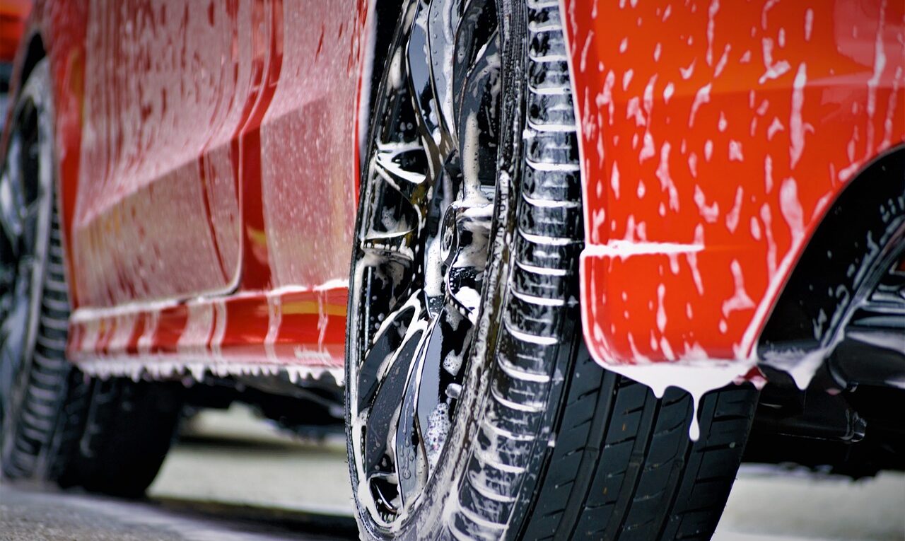 Pielęgnacja i czyszczenie wynajętego samochodu. Jak dbać o auto z wypożyczalni?
