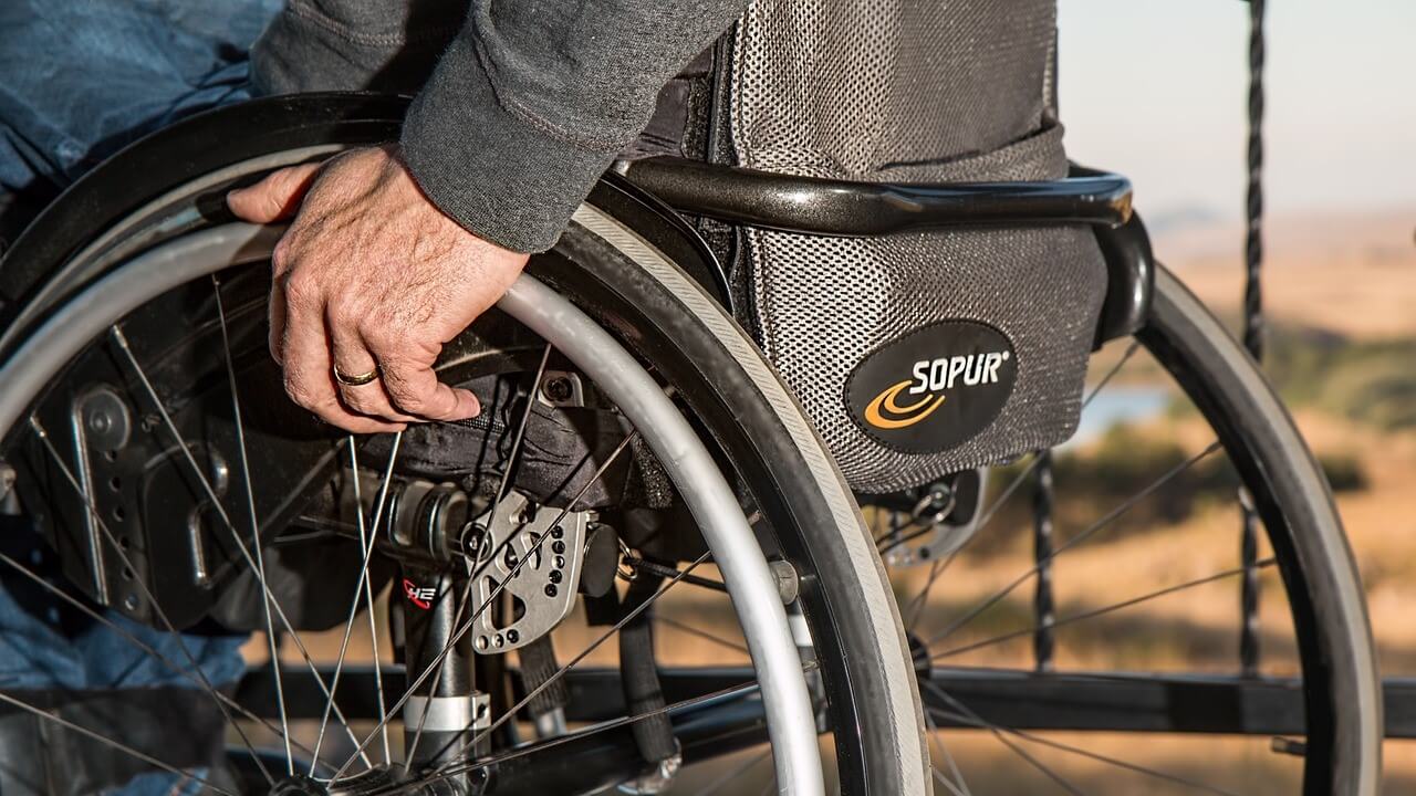 samochód dla osoby na wózku inwalidzkim